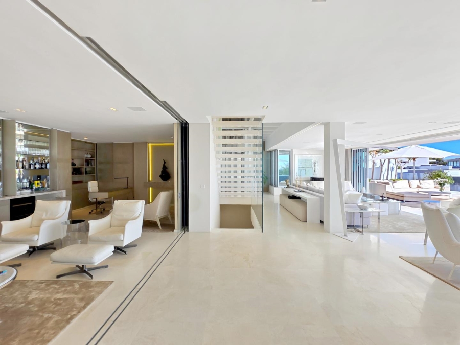 5 Bedroom Property for Sale in Fresnaye Western Cape